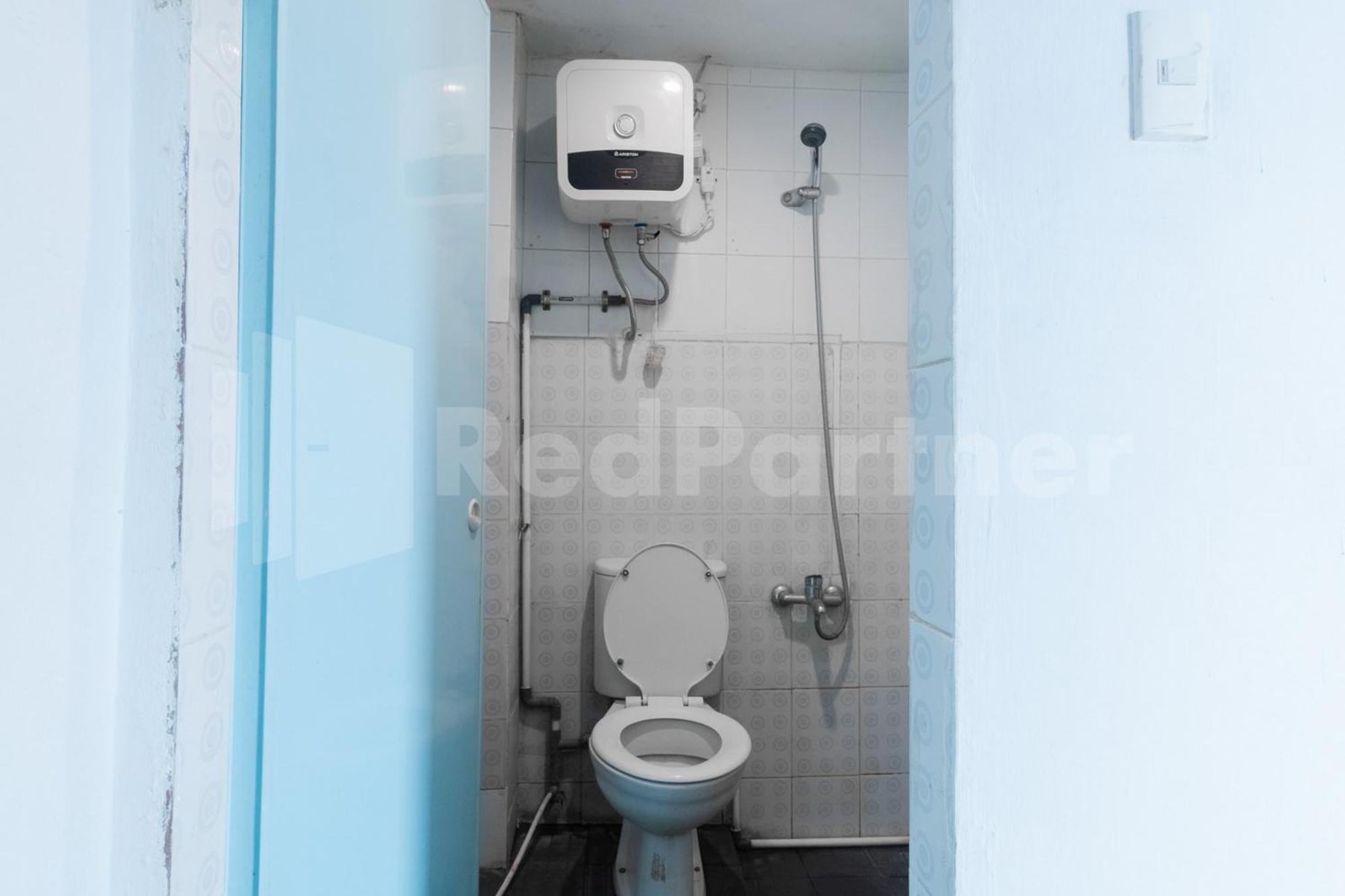 Teratai Guesthouse At Rs Adam Malik Medan Mitra Reddoorz Exterior foto